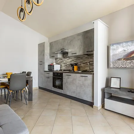 Reginas In With Private Parking! Apartment Pula
