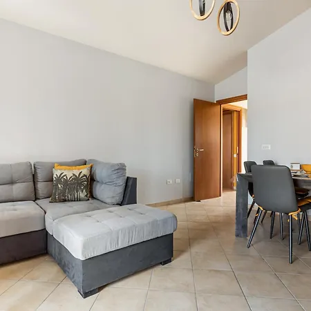 Apartment Reginas In With Private Parking! *