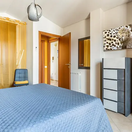 Reginas In With Private Parking! Apartment Pula